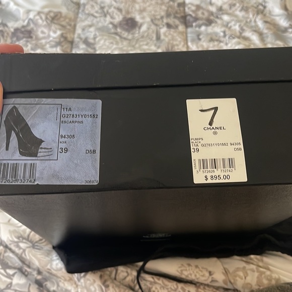 Chanel Interlocking CC Logo Leather Pumps 9 - Picture 5 of 11